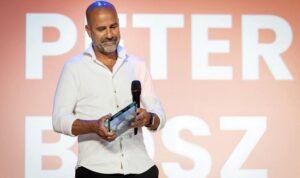 Peter Bosz merasa kaget jadi pelatih terbaik Eredivisie 2024 25 Getty Images - Info Malang Raya