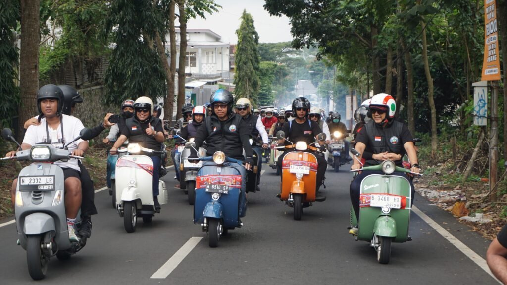 IMR - Skuter Langka Koleksi Warren Intel Ropang Malang, Gentayangan di Batu Vespa Fest 1 WhatsApp Image 2025 06 30 at 16.33.00 0577c156