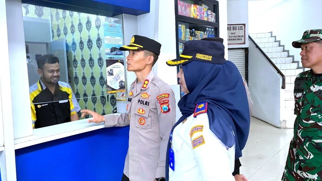 IMR - Sambangi Terminal Arjosari, Wakapolresta Malang Kota Pastikan Kondusivitas Kawasan Vital Transportasi 1 WhatsApp Image 2025 07 02 at 14.25.54 7a5e03b5