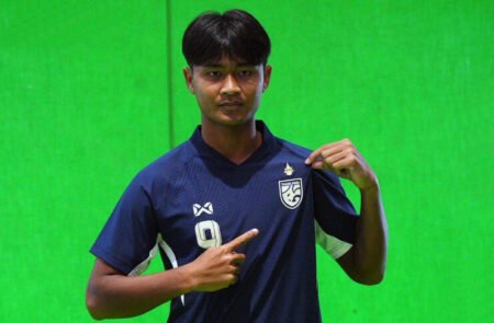 Yotsakon Burapha pada sesi pemotretan jelang Piala ASEAN U 23 2025 Facebook Changsuek