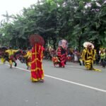 tree plant road street car recreation vehicle carnival yellow parade festival fete infrastructure event tradition public event 1417871 - Info Malang Raya