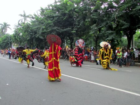 tree plant road street car recreation vehicle carnival yellow parade festival fete infrastructure event tradition public event 1417871 - Info Malang Raya
