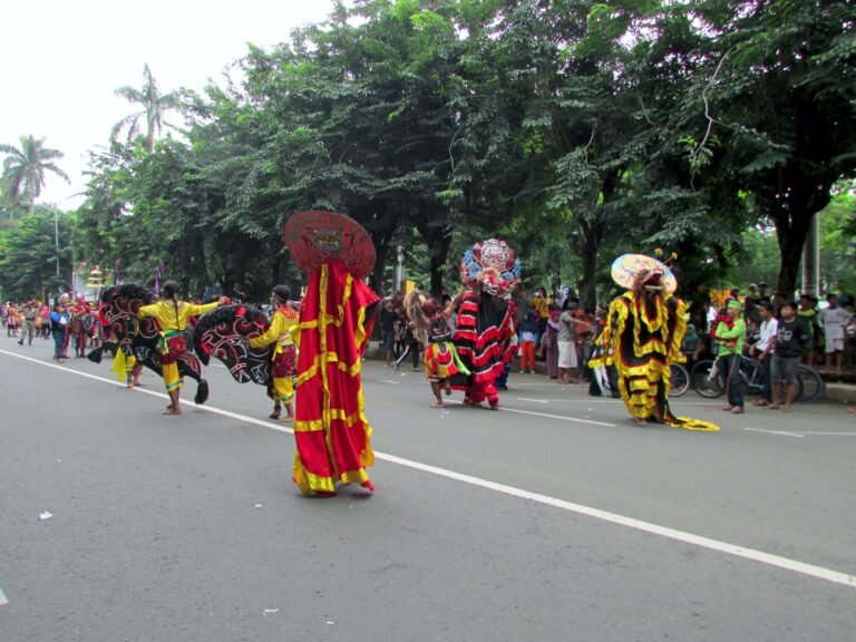 tree plant road street car recreation vehicle carnival yellow parade festival fete infrastructure event tradition public event 1417871 - Info Malang Raya
