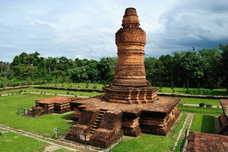 38. Candi Muara Takus dibangun pada masa kerajaan Sriwijaya berdiri 1 1024x685 1 - Info Malang Raya