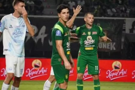 Bruno Moreira di pertandingan Persebaya vs PSIM.webp - Info Malang Raya