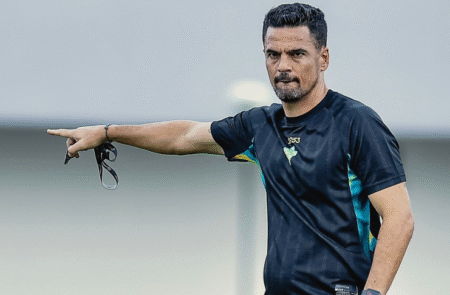 Carlos Pena Persija vs Persita Persita 2 - Info Malang Raya