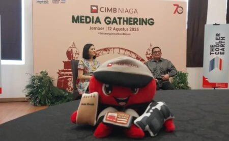 Head of Region Jawa Timur CIMB Niaga Rhena Octaria kiri dan Corporate Communications Head CIMB Niaga - Info Malang Raya