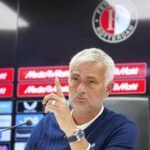 Jose Mourinho pada konferensi pers pasca laga Feyenoord vs Fenerbahce Getty Images - Info Malang Raya
