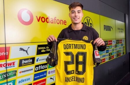 Krisis di Lini Pertahanan Dortmund Resmi Rekrut Bek Chelsea Aaron Anselmino bvb.de - Info Malang Raya
