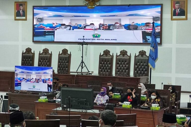 Pemaparan Walikota Malang Drs H Sutiaji dalam evaluasi penanganan covid 19 - Info Malang Raya