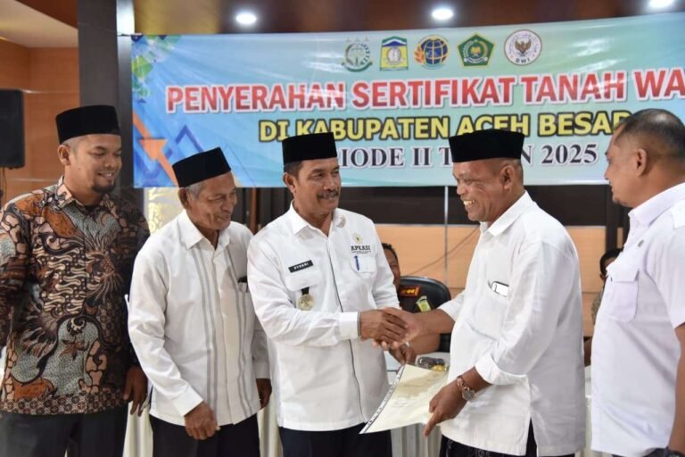 Pemerintah Aceh Besar Kukuhkan 80 Nazhir Lewat Penyerahan Sertifikat Wakaf - Info Malang Raya