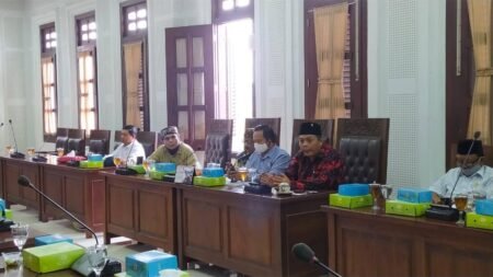 dprd kota malang saat terima pedagang - Info Malang Raya