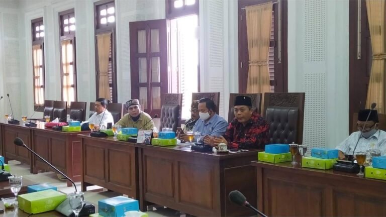 dprd kota malang saat terima pedagang - Info Malang Raya