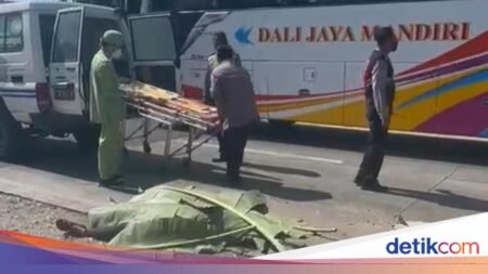 seorang pemotor tewas tersenggol truk tangki 169 - Info Malang Raya