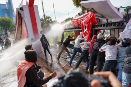 Demo Grahadi2.webp - Info Malang Raya