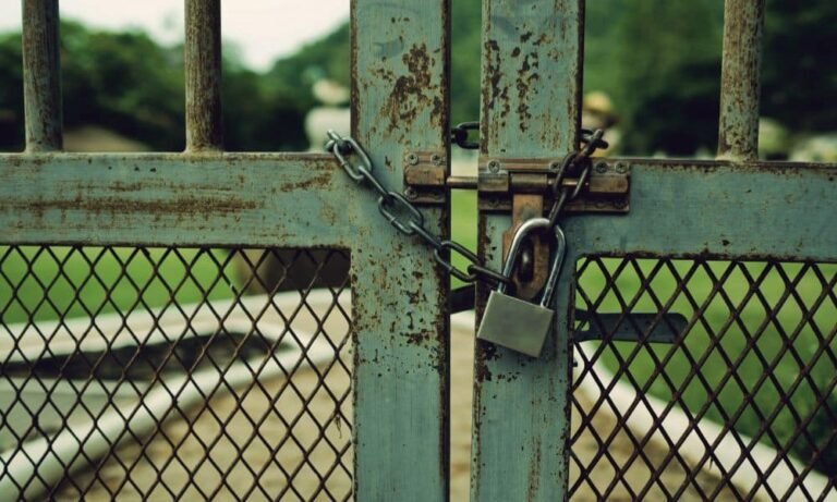 Pagar Besi Cepat Berkarat Ini Penyebab dan Solusinya - Info Malang Raya