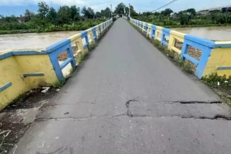 jembatan rusak.webp - Info Malang Raya