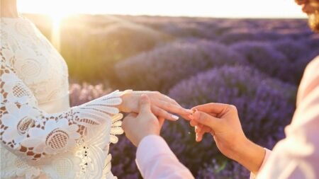 Pernikahan Berakhir, Kedekatan Hamish dengan Anak Jadi Perhatian 089616900 1615380972 Dampak Pernikahan Dini bagi Fisik dan Psikis Anak by studioroman Canva - Info Malang Raya