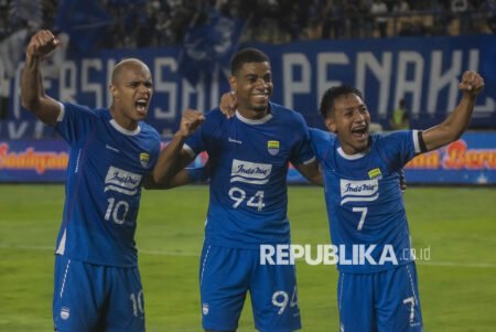 Persib Kalahkan Persis 2-0 Meski Turunkan 10 Pemain Sejak Awal AA1KDf62 - Info Malang Raya
