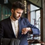 7 Ciri Orang yang Lebih Memilih Jam Tangan daripada Handphone untuk Melihat Waktu AA1PejvM - Info Malang Raya