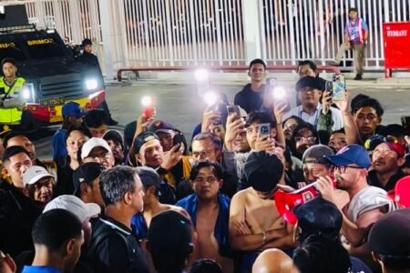 Arema FC Kali Ini Kalah, Aremania: Kapan Stadion Penuh? AA1Pev5G - Info Malang Raya