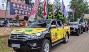 Pembukaan Kirab Obor Porprov XII Kalsel di HSS, Suriani Serahkan Api ke Muhammad Zazuli IMG 20221101 WA0001 scaled 1 - Info Malang Raya