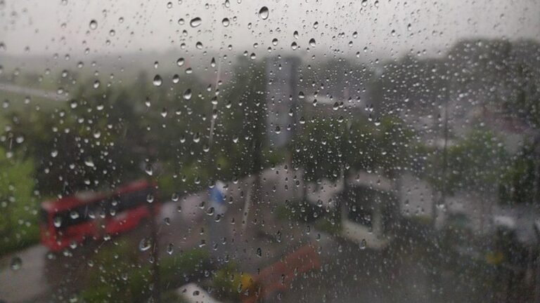 Prakiraan Cuaca BMKG Banyumas Hari Ini: Wilayah Hujan Ringan Ilustrasi cuaca mendung ilustrasi hujan - Info Malang Raya