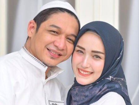 Istri Medan Kirim Bunga ke Selingkuhan Suami, Dokter Gatal Kabar Meninggalnya Istri Pasha Ungu Adelia Wilhelmina Adalah Hoax dari Group FB.lelemuku.com - Info Malang Raya