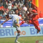 Semen Padang melawan Arema FC 271224 Ief 1 - Info Malang Raya