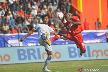Arema FC Kembali Kalah di Kandang, Marcos Santos: Kami Kebobolan Terlalu Cepat Semen Padang melawan Arema FC 271224 Ief 1 - Info Malang Raya