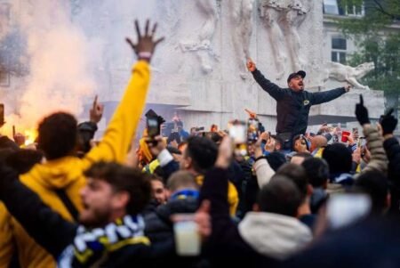 Suporter Bola Maccabi Tel Aviv yang sebabkan kerusuhan di Amsterdam - Info Malang Raya