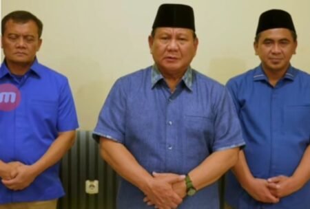 Wagub Taj Yasin Kampanyekan Pencegahan Polio Sambil Gendong Bayi WhatsApp Image 2024 11 09 at 18.12.55 - Info Malang Raya