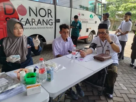 Dinas Tenaga Kerja Jombang Apresiasi Donor Darah Massal PT Aksha Karunia Mill disnaker jbg 11zon.webp - Info Malang Raya