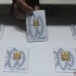 Harga Emas Antam Turun, Jadi Rp2,327 Juta per Gram emas2 - Info Malang Raya