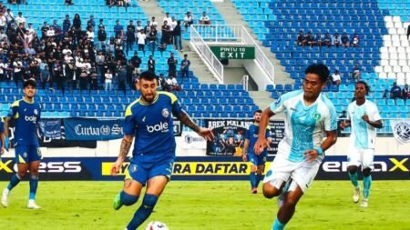 Aremania Tumpahkan Kekecewaan Usai Arema Kalah dari Borneo FC di Kandang jwrnbjnjn - Info Malang Raya