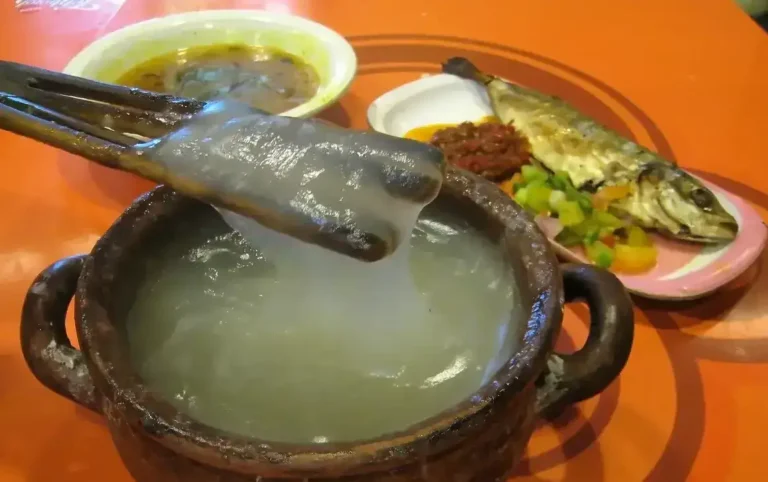 5 Tempat Makan Masakan Khas Indonesia Timur di Malang papeda kuah kuning.webp - Info Malang Raya