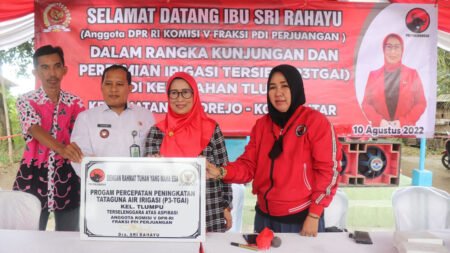 pdip jatim 220810 irigasi tersier blitar 1 - Info Malang Raya