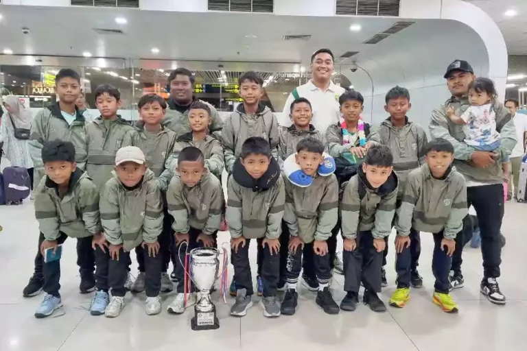 Persebaya U-11 Juara di Thailand, Manajer Fokus Kembangkan Sepak Bola Usia Dini Lewat Program Parenting persebaya u 11 1.webp - Info Malang Raya