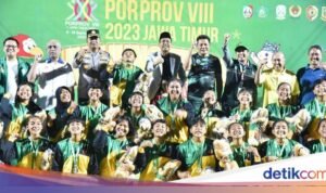 tim sepakbola putri dan putra sidoarjo mengawinkan emas di porprov jatim 169 - Info Malang Raya