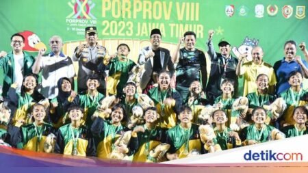 tim sepakbola putri dan putra sidoarjo mengawinkan emas di porprov jatim 169 - Info Malang Raya