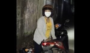 warga memergoki seseorang hendak membuang sampah sembarangan - Info Malang Raya