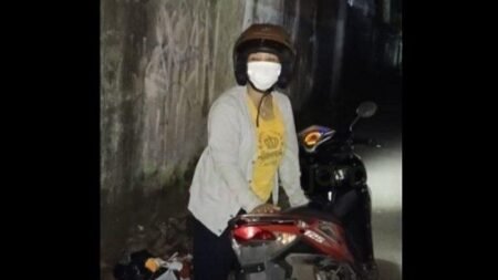 warga memergoki seseorang hendak membuang sampah sembarangan - Info Malang Raya