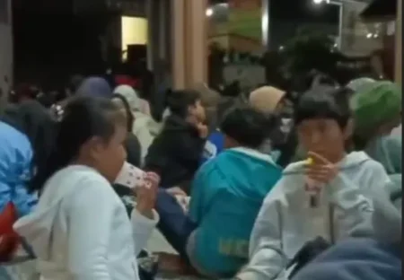 Semeru Erupsi, Seluruh Warga Supiturang Lumajang Terpaksa Mengungsi 0 102.webp - Info Malang Raya