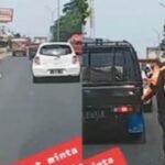 615fc963ca7e2 viral pria bantu ambulans tembus jalan macet instagram viralsekali 665 374 - Info Malang Raya
