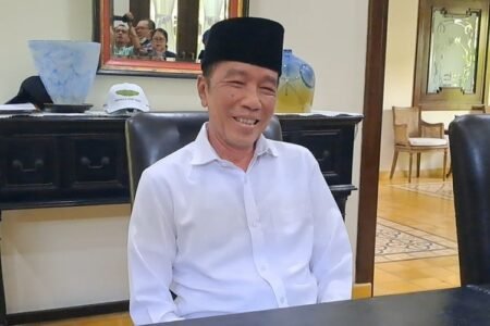 Foto Jokowi Membaca Buku “Dahsyatnya Siksa Kubur” Dipalsukan AA1NDSm3 - Info Malang Raya