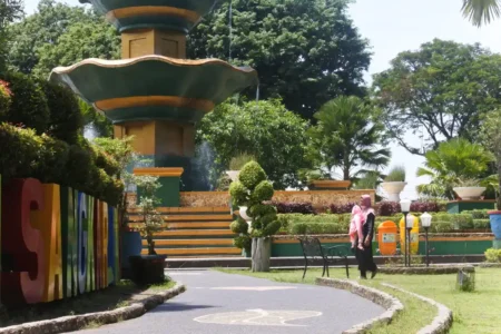 Taman Sangkareang, Wisata Murah di Mataram AA1QI4re - Info Malang Raya