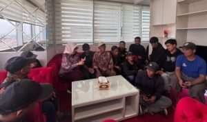DPR Imas Aan Selamatkan 13 Warga Korban Penipuan Kerja Sawit di Kalbar AA1QInVg - Info Malang Raya