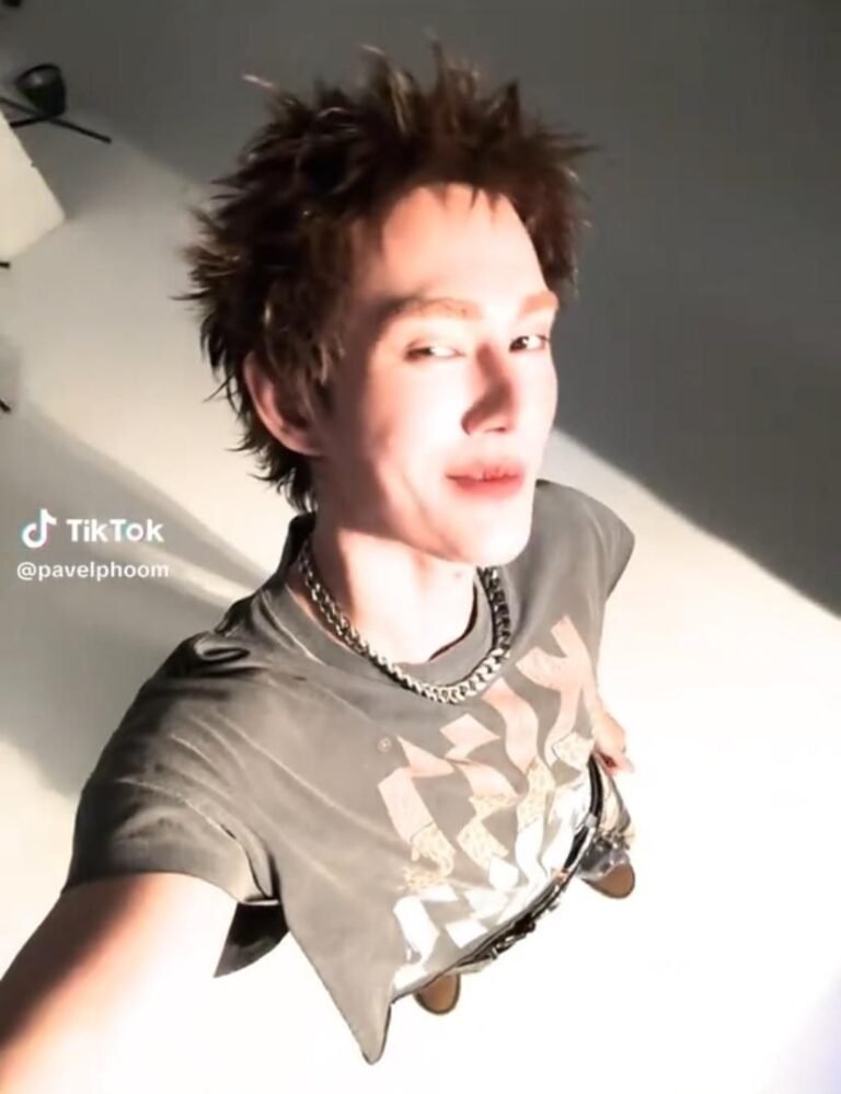 7 Potret Pavel Naret dengan Gaya Martin CORTIS, Menarik Perhatian! AA1QaLyU - Info Malang Raya