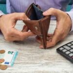 Saat Dompet Kosong: Seni Bertahan di Akhir Bulan AA1QaRaR - Info Malang Raya