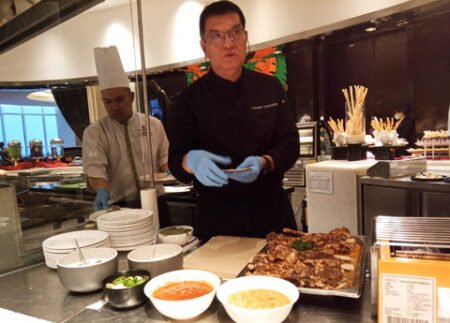 Spesial, Chef Vindex Tampilkan Rasa Dunia untuk Warga Surabaya AA1RmPLQ - Info Malang Raya